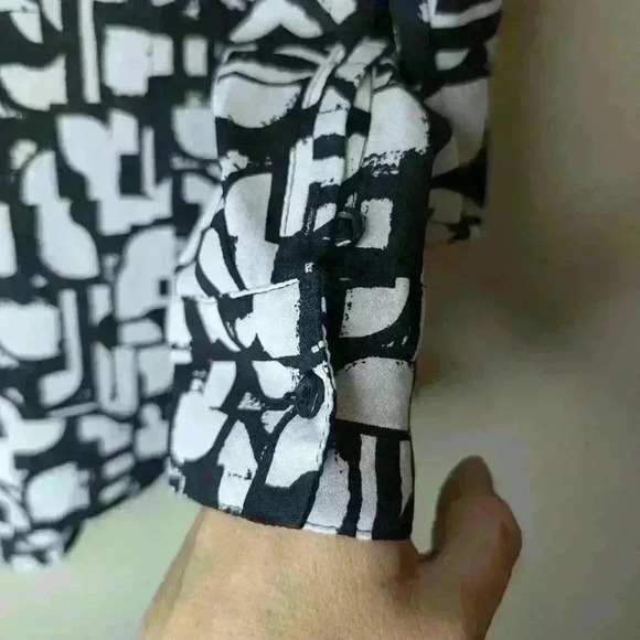 Apt 9 petite medium Poly black & white geometric hidden button business blouse - Picture 6 of 10